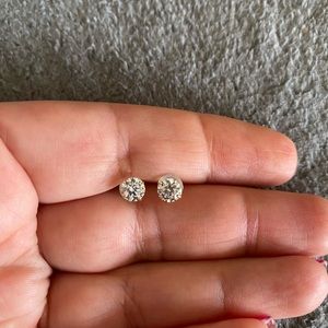 NEW* 14k white gold Diamond solitaire earrings